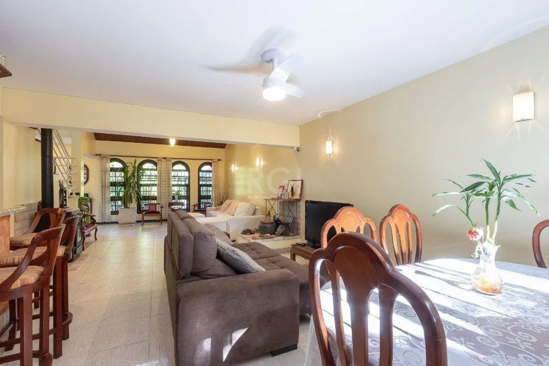 Imagem Casa para Venda - 308.25m², 3 dormitórios, sendo 1 suites, 5 vagas - Cristal