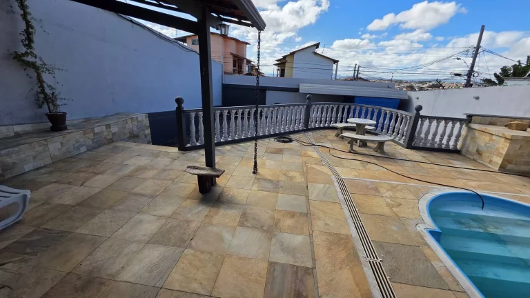 Imagem Casa com 2 quartos, sendo 1 suíte - Jardim Leblon