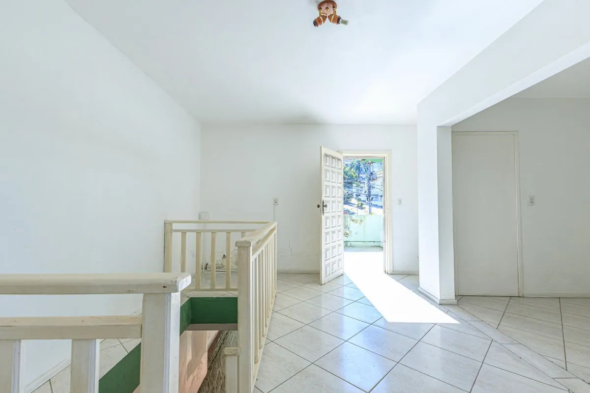 Imagem Casa 4 dormitórios Petrópolis