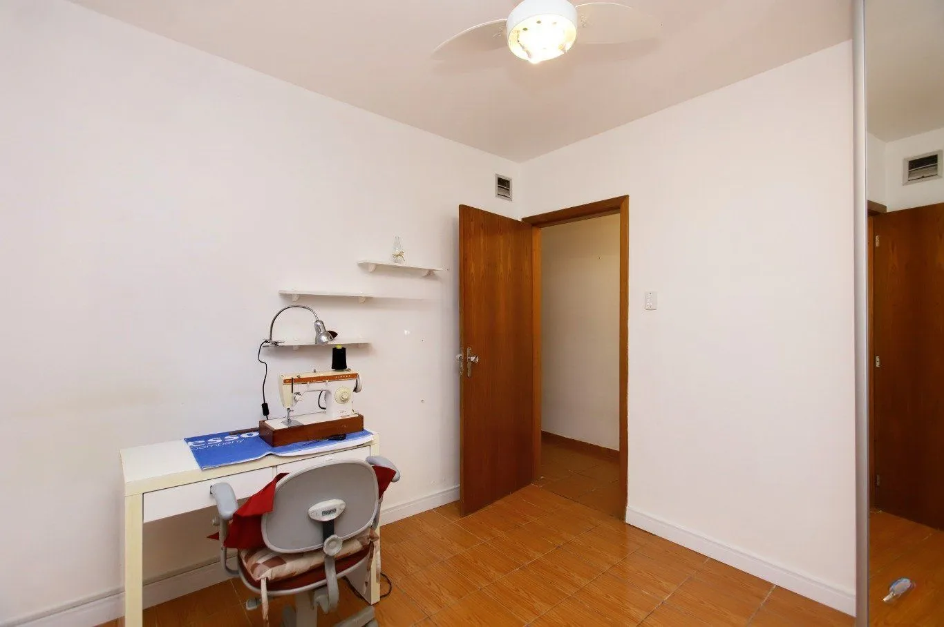 Imagem Casa com Edícula nos fundos, total de 5 dormitórios no Bairro gloria.