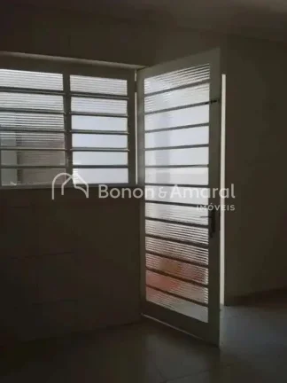 Imagem Excelente oportunidade para quem busca um imóvel amplo, bem conservado e com localização estraté...