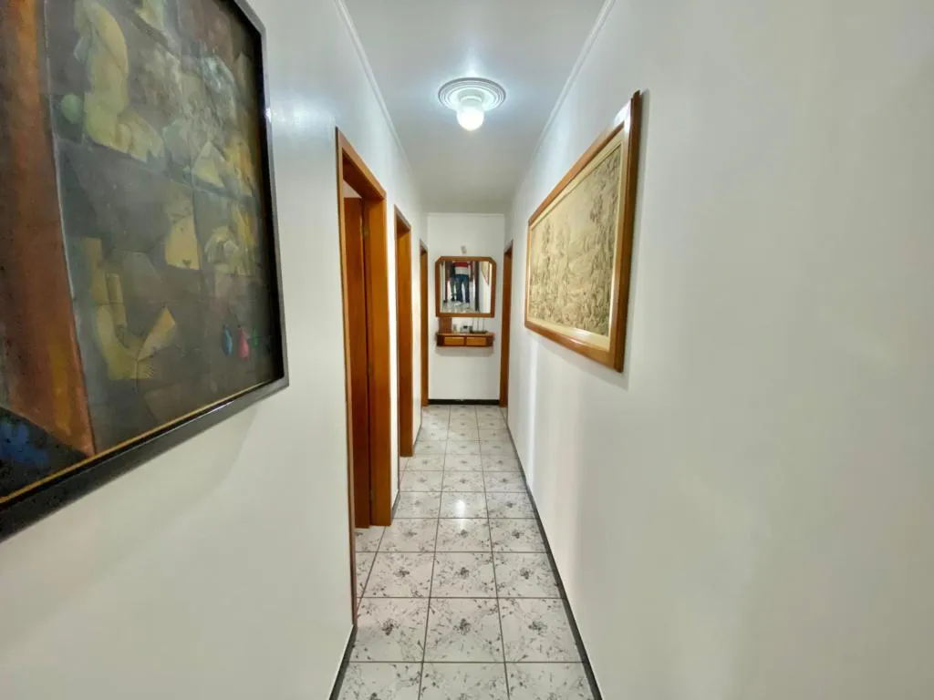 Imagem Casa 4 Dormitórios - Bairro --