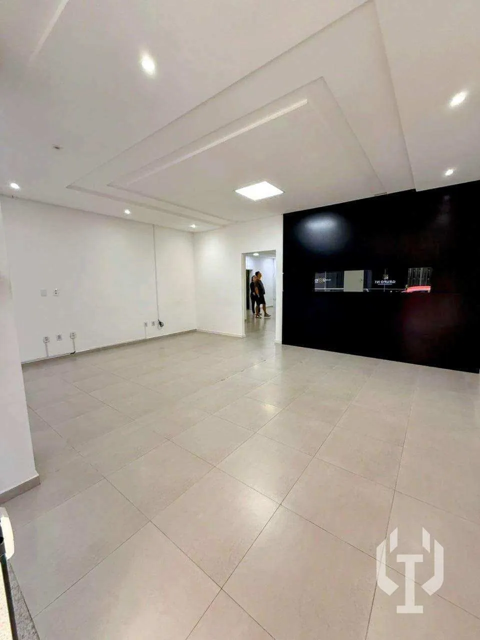 Imagem Sala comercial para alugar, MEIA PRAIA, 131m2