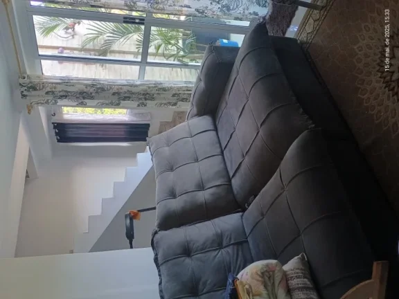 Imagem "Esse sobrado é tipo 2 em 1: casa linda + espaço pra ganhar dinheiro!"