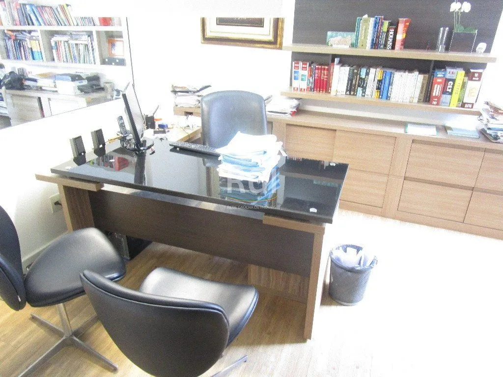 Imagem Casa para Venda - 227m², 4 dormitórios, 1 vaga - Menino Deus