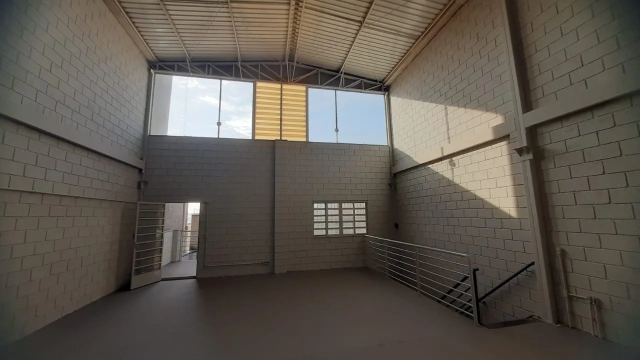 Imagem Barracão para alugar em Sorocaba com 320 m², 2 banheiros e 2 vagas na Avenida Elias Maluf