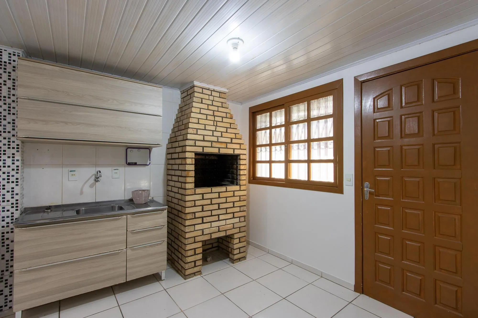 Imagem Casa de condomínio, 3 dormitórios, 1 suíte, 1 vaga coberta, no bairro Cristal.
