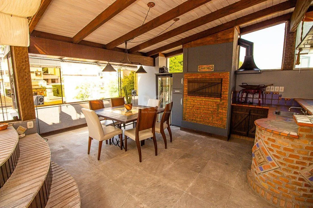 Imagem Cobertura para Venda - 116.36m², 2 dormitórios, sendo 1 suites, 1 vaga - Petrópolis