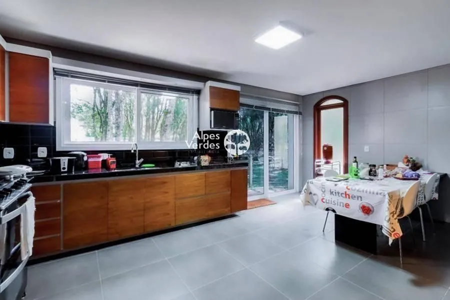 Imagem Vende-se Casa em Condominio com 4 suites a 5 minutos da Rua Coberta