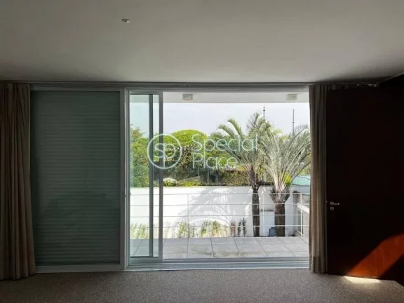 Imagem Casa com 850m² de área construída num terreno de 1.125m², Com projeto arquitetônico de João Ar...