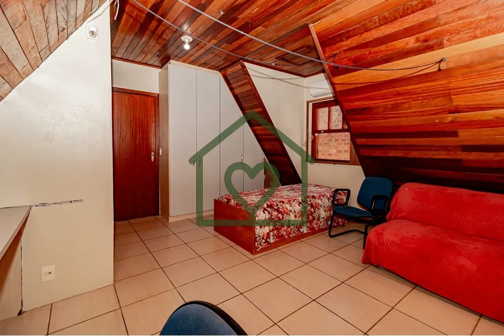 Imagem Charmosa casa em estilo cabana rústica, com 3 dormitórios e 2 banheiros, ideal para quem busca con...