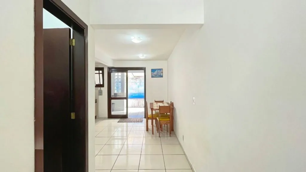 Imagem Casa de 2 dormitórios à venda Rua Heitor Kramer, Guarujá - Porto Alegre