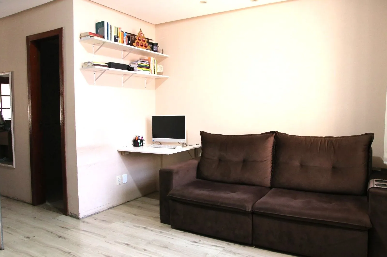 Imagem Casa sobrado na Hípica de 2 dormitórios e 2 vagas