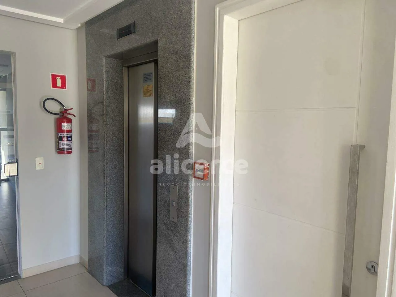 Imagem OPORTUNIDADE ÚNICA EM CAPOEIRAS - EXECENTE PADRÃO, ANDAR ALTO E PRONTO PARA MORAR!