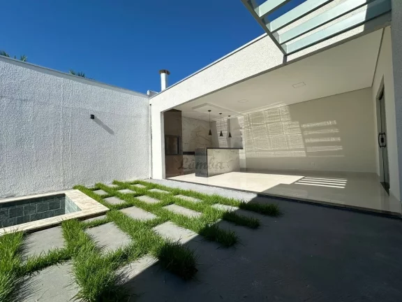 Imagem Imperdível Casa à Venda em Cuiabá-MT, Jardim Califórnia: 3 quartos, 2 suítes, 2 salas, 4 banheiros, 4 vagas - 189,66m².