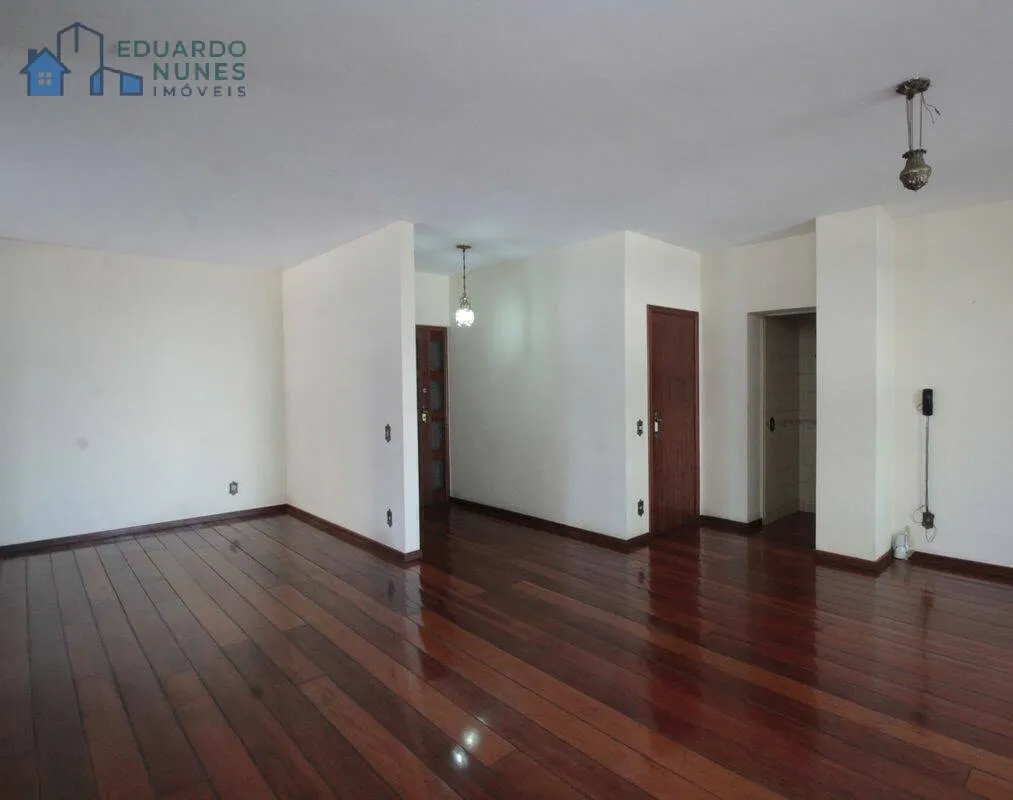 OPORTUNIDADE, APARTAMENTO COM 04 QUARTOS NA SAVASSI.
