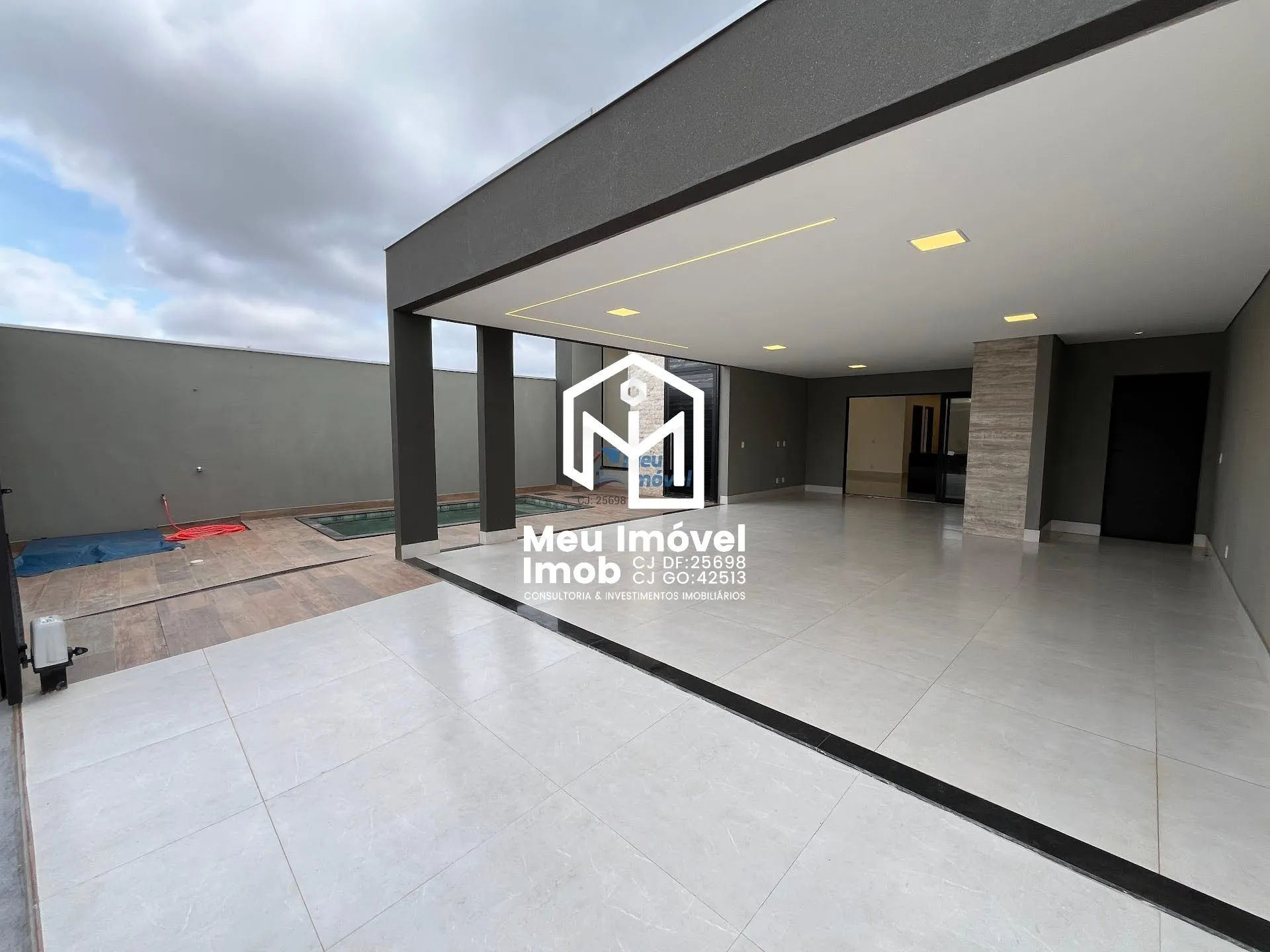 Imagem Casa 4 Quartos 2 Suítes 3 Vagas 250m² Vicente Pires/DF
