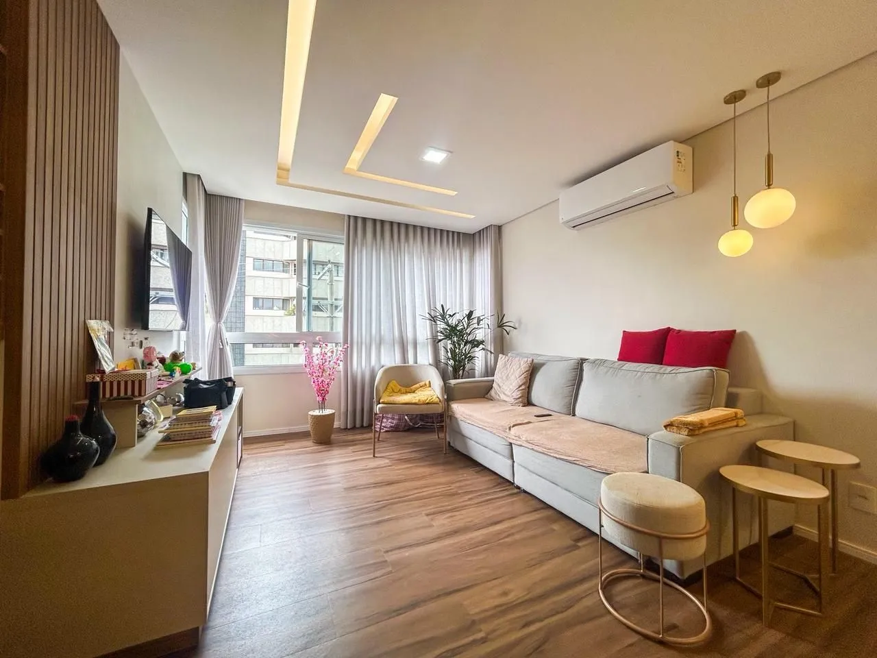 Imagem Impecável apartamento 03 dormitórios, 01 suíte - 87m² privativos, condomínio completa infra no Bairro Santa Tereza - Vaga dupla coberta.