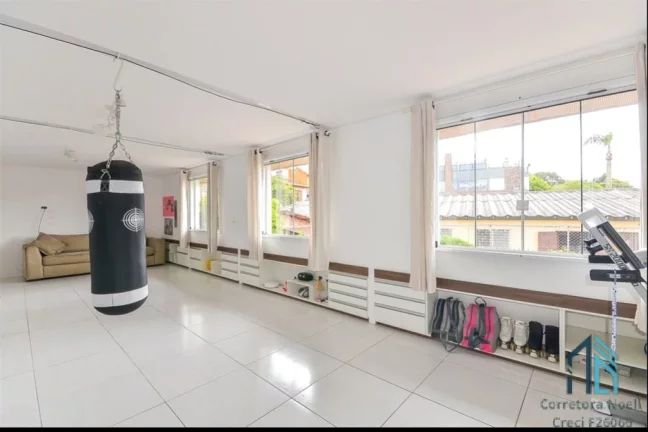 Imagem Casa a venda, 04 quartos c/suíte, 06 vagas, no São Lourenço em Curitiba PR