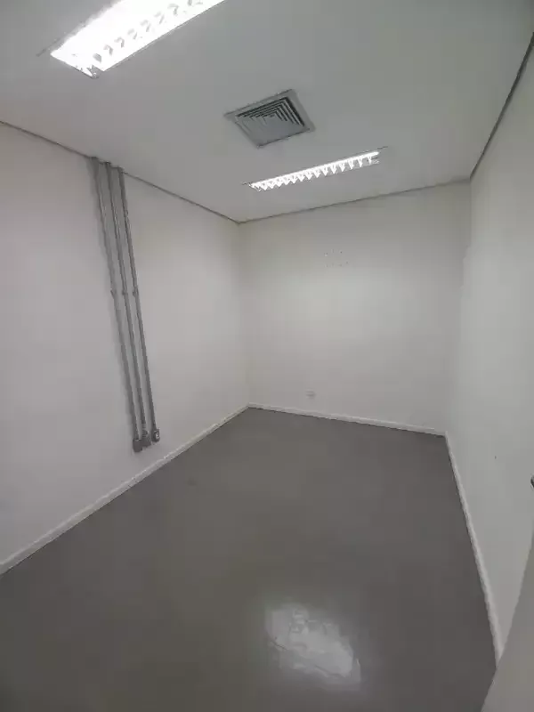 Imagem Ponto Comercial de Esquina com 360m², Grande Visibilidade, 3 Banheiros, Cozinha e Estacionamento Privativo