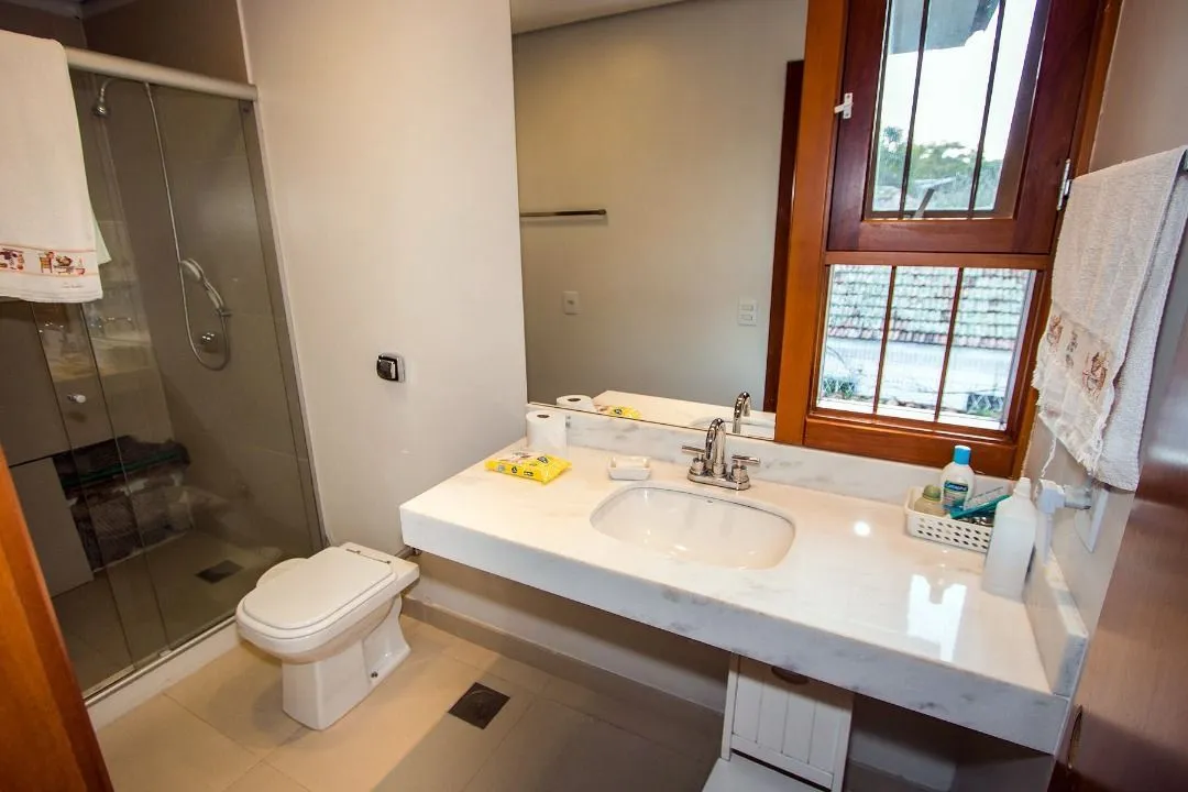 Imagem Casa para Venda - 420m², 4 dormitórios, sendo 3 suites, 5 vagas - Tristeza