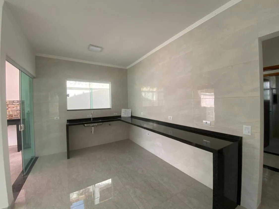 Imagem LINDA CASA NOVA COM PISCINA A 520 METROS DO MAR NO BOPIRANGA