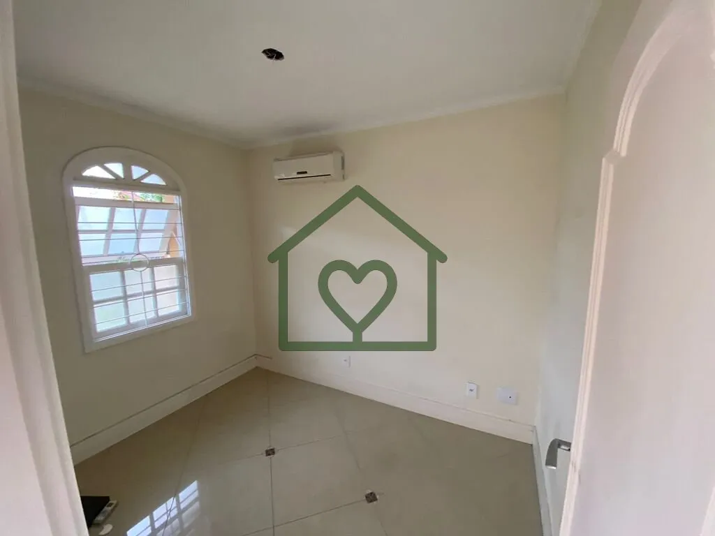 Imagem Casa no bairro Chácara das Pedras com 4 dormitórios, sendo duas suítes, escritório, banheiro soc...