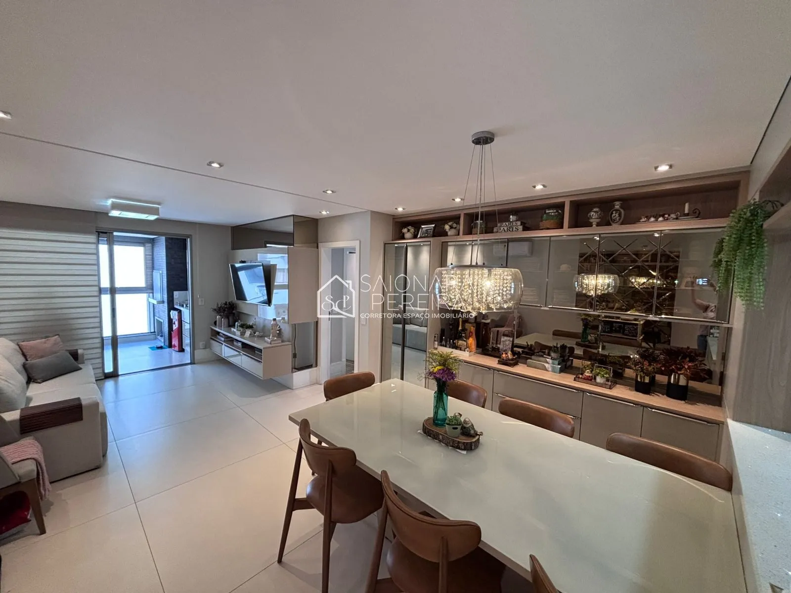 Imagem Apartamento MOBILIADO com 3 suítes e vista para o mar à venda no bairro Estreito, Florianópolis