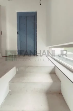 Imagem Casa de condomínio no Jardim Paulistano, com suas 5 suítes, terraço, piscina e 6 vagas de garagem, é um verdadeiro sonho para quem busca um lar espaço