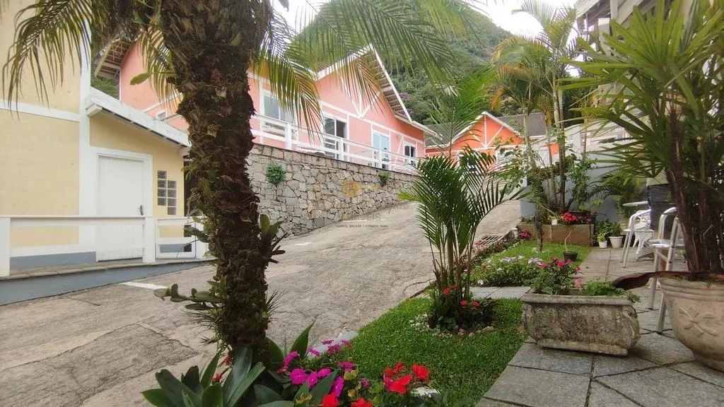 Foto do imóvel Casa em Condomínio para Venda em Teresópolis / RJ em Alameda Poranga