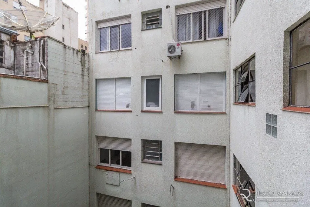 Imagem Apartamento de 02 quartos, sendo 01 com Ar condicionado, no bairro Centro Histórico em Porto Alegre/RS.