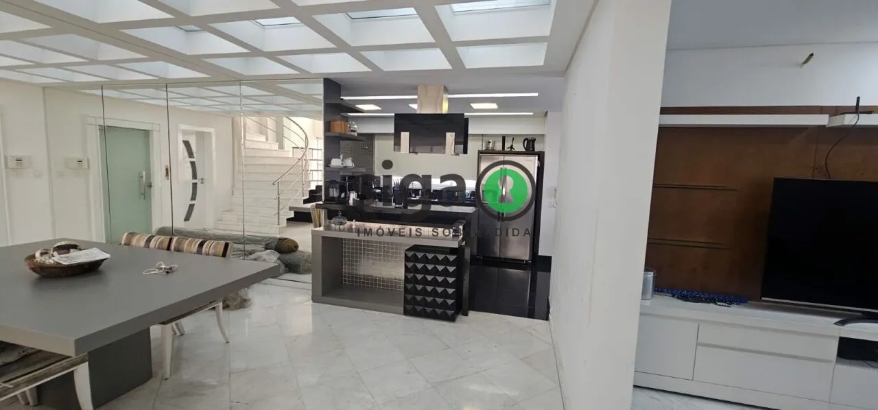 Imagem Cobertura Triplex 380 m² a venda