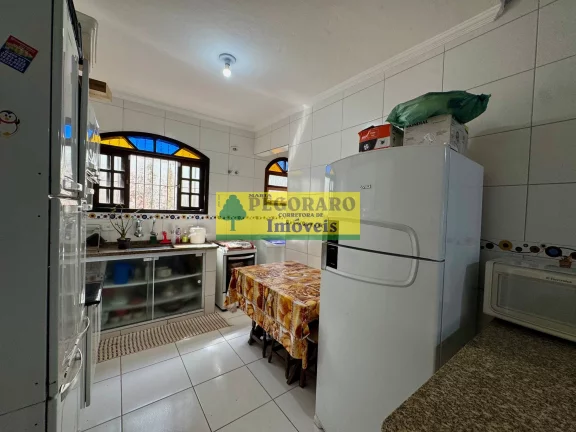 Imagem Casa à com churrasqueira venda na Martim de Sá, 3 quartos, 1 suíte, 1 sala, 2 banheiros, 2 vagas, 128m².