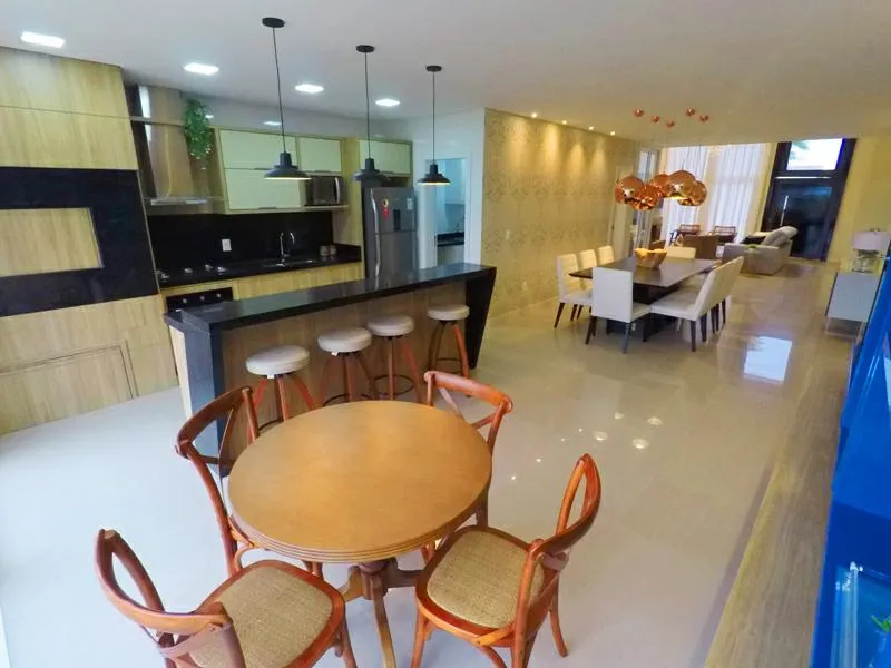 Imagem Casa em Condominio 4 Dormitórios - Bairro --