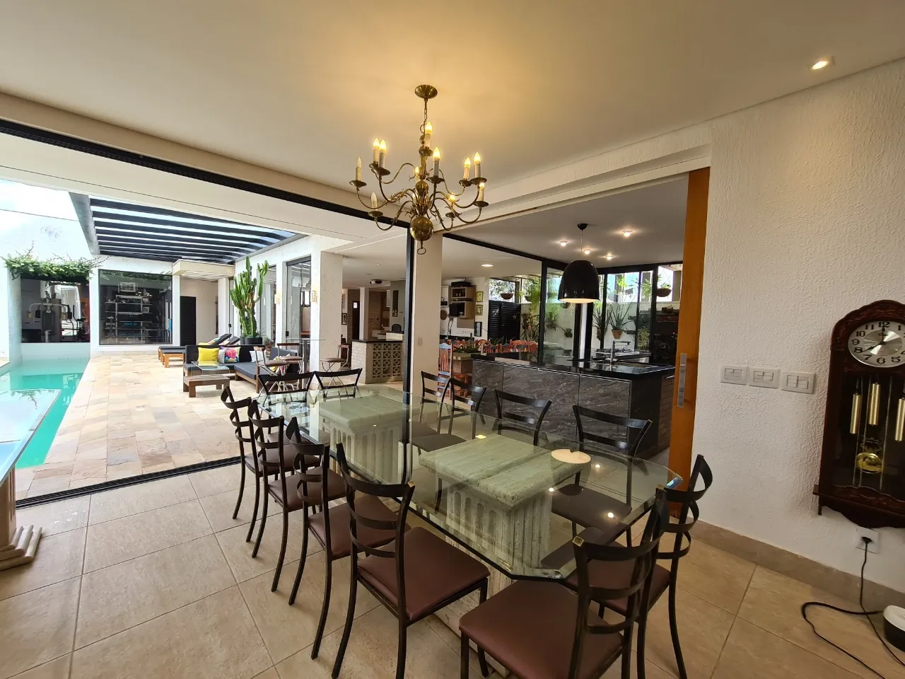 Imagem Linda casa de alto padrão no Residencial Giverny