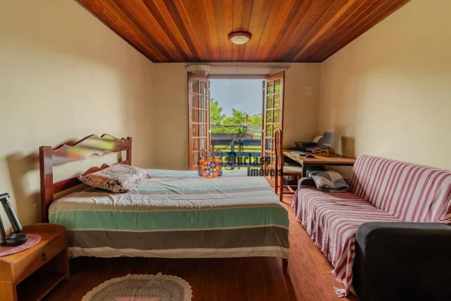 Imagem Chácara com 4 dormitórios à venda, 5850 m² por R$ 750.000,00 - Parque da Ferradura - Campos do Jordão/SP