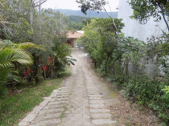 Imagem Imperdível! Casa Charmosa em Garopaba-SC com 3 Quartos, 2 Banheiros e Perto das Dunas!