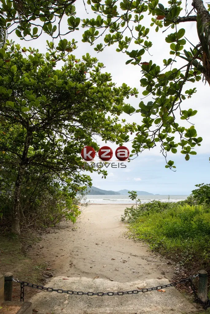 Imagem Casa de luxo a venda em Ubatuba, Praia Dura, frente para o mar. 6 suítes, 3 salas, 8 banheiros, 11 vagas, área gourmet592 m².