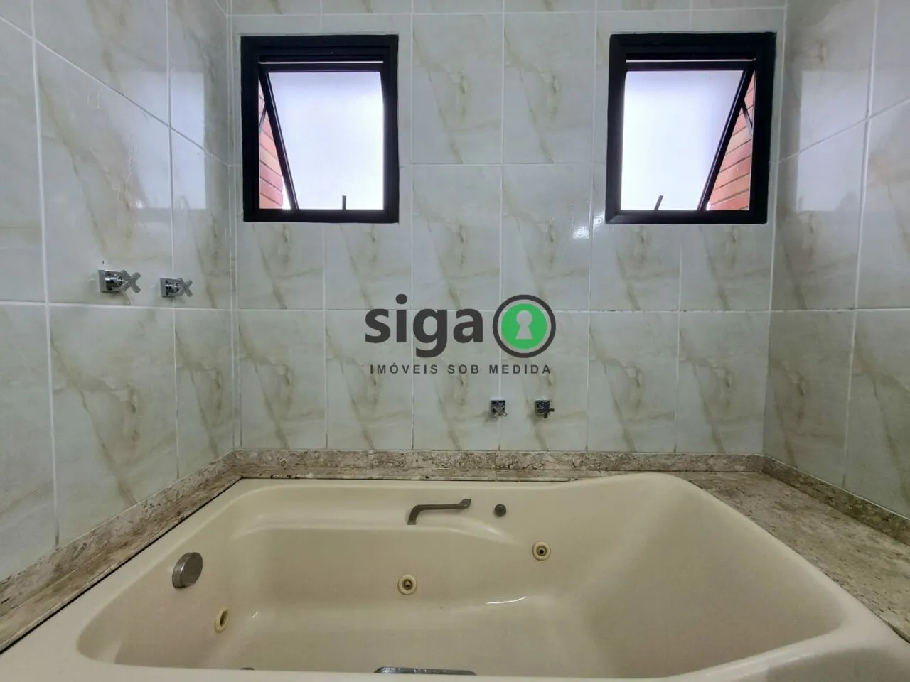 Imagem VENDE no Morumbi (Vila Suzana) Apartamento com 4 suítes, 4 Vagas + Depósito