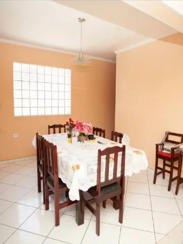 Imagem LOCAÇÃO DE CASA COMERCIAL OU RESIDENCIAL NO JARDIM CUMBICA, EM GUARULHOS/SP, 227m² com 3 quartos, suíte, cozinha com ilha e garagem. CONSULTE-NOS.