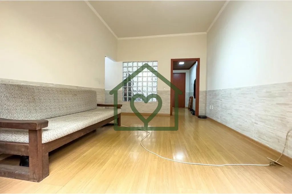 Imagem Apartamento com 2 pátios grandes em Petrópolis 
 
Este apartamento reformado fica no coração do ...