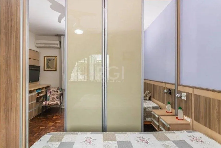 Imagem Apartamento 100m² no bairro Farroupilha - semi mobiliado, 3 dormitórios, 1 suíte e 1 vaga