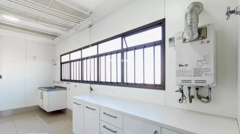 Imagem Imperdível! Apartamento de Luxo em Moema, São Paulo-SP: 3 quartos, 3 suítes, 3 banheiros, 4 vagas de garagem, 230m² de área