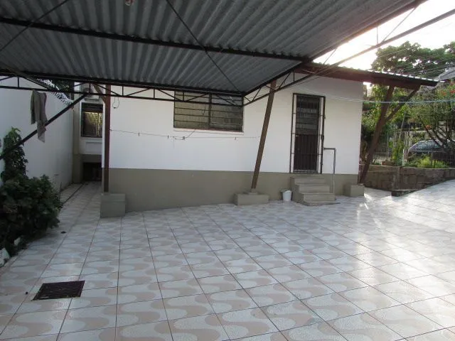 Imagem Casa térrea, com 3 dormitórios, 1 suíte, no bairro Nonoai.