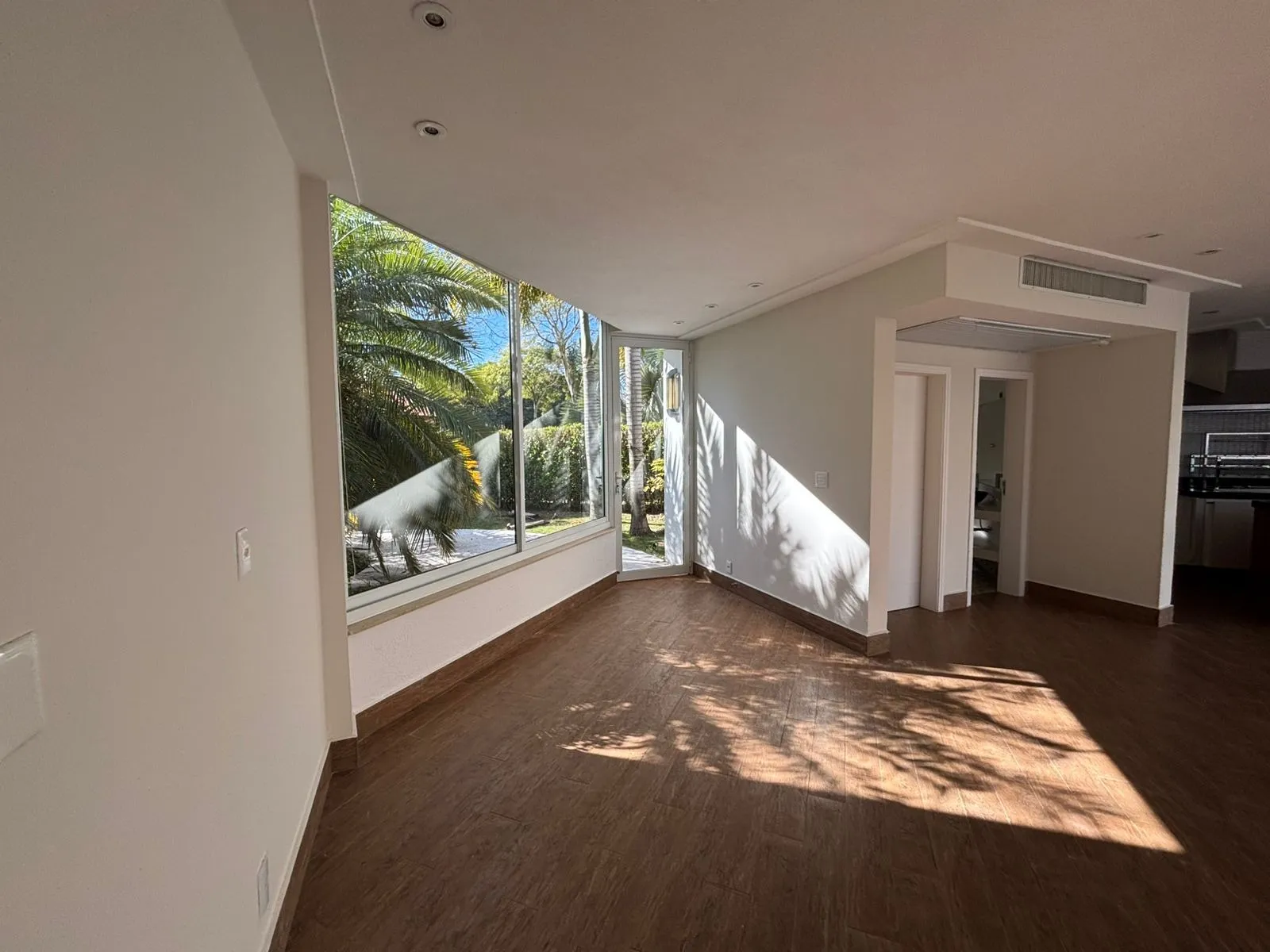 Imagem Casa de alto padrão à venda no Lago Azul Golf Club, com 4 suítes, piscina aquecida e 640 m² construídos