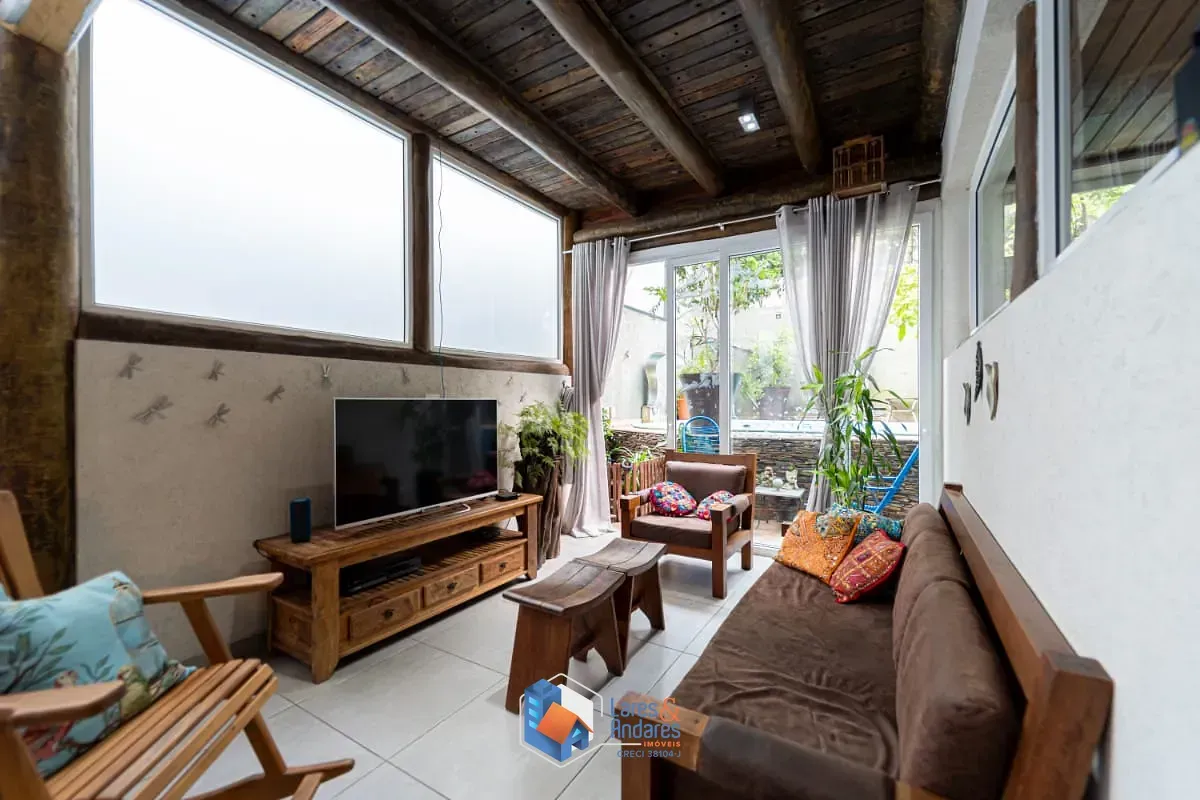 Imagem Casa para venda em Planalto Paulista com 4 quartos, sendo 4 suítes, 326m²