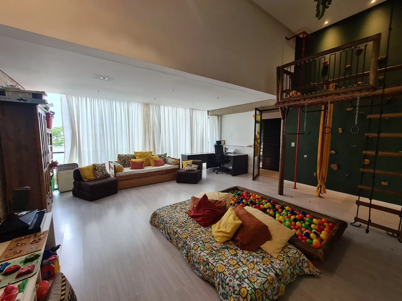 Imagem Linda casa de alto padrão no Residencial Giverny