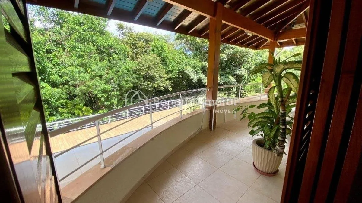 Imagem Casa em condomínio com 500 m² e 5 quartos