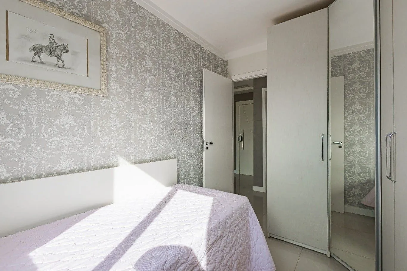 Imagem Apartamento de 2 dormitórios à venda em São Sebastião, Porto Alegre.