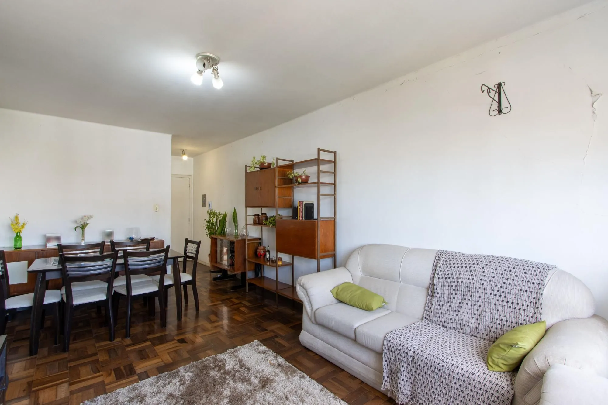 Imagem Apartamento de 3 dormitórios com uma vaga de garagem à venda no bairro Menino Deus - Porto Alegre